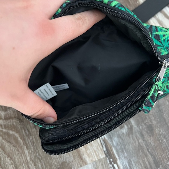 Green Leaf Patterned Fanny Pack - Picture 4 of 4